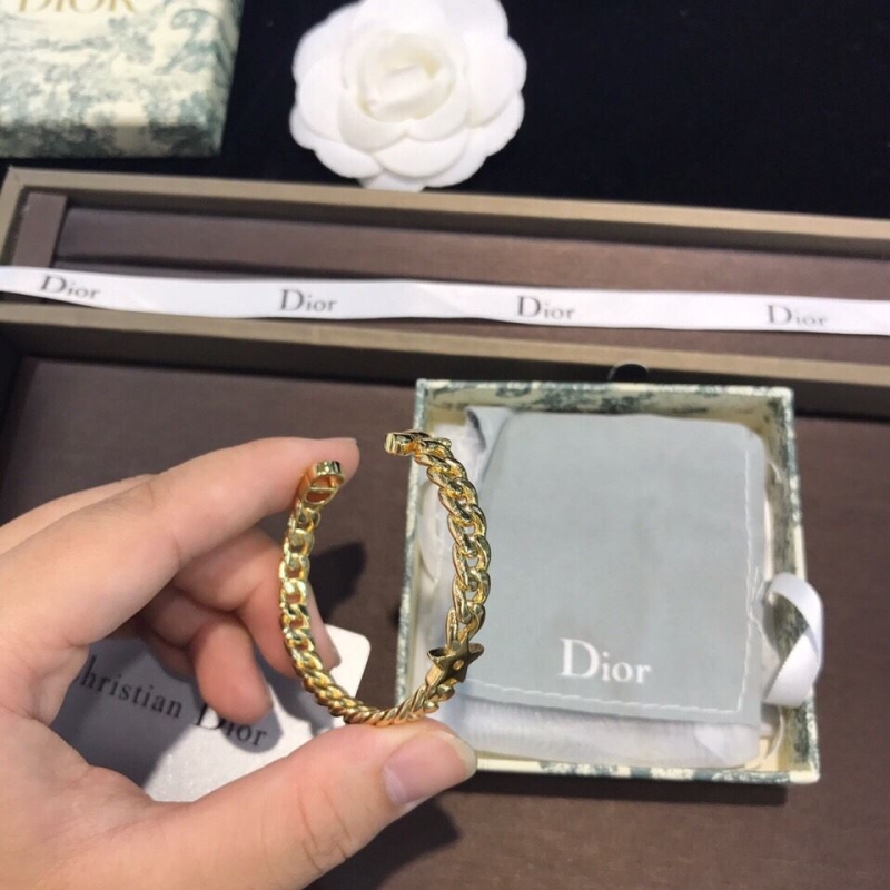 chr1st1an D10r bracelets